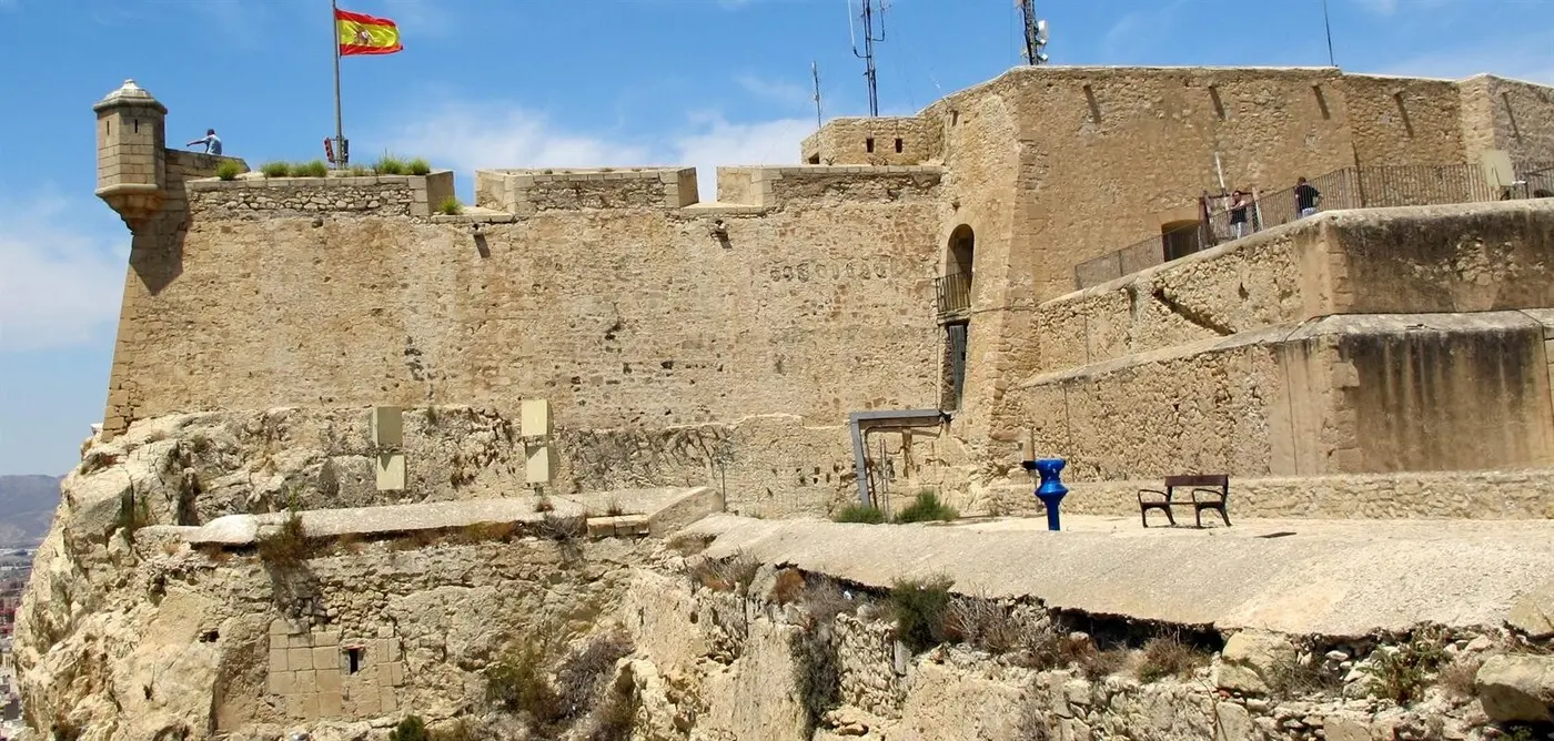 Vue imprenable depuis le Château de Santa Barbara à Alicante